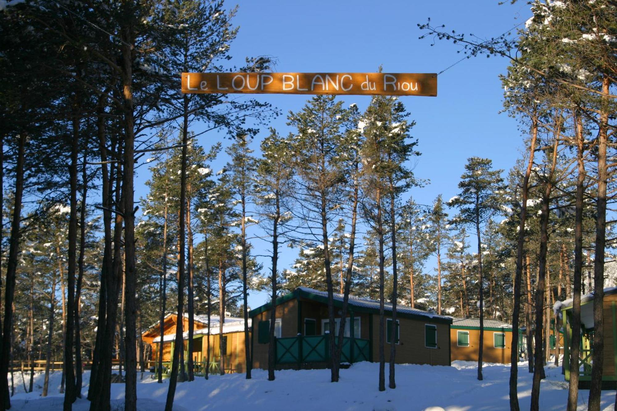 Parc Residentiel De Loisir : Le Loup Blanc Du Riou Hotel Barcelonnette Buitenkant foto
