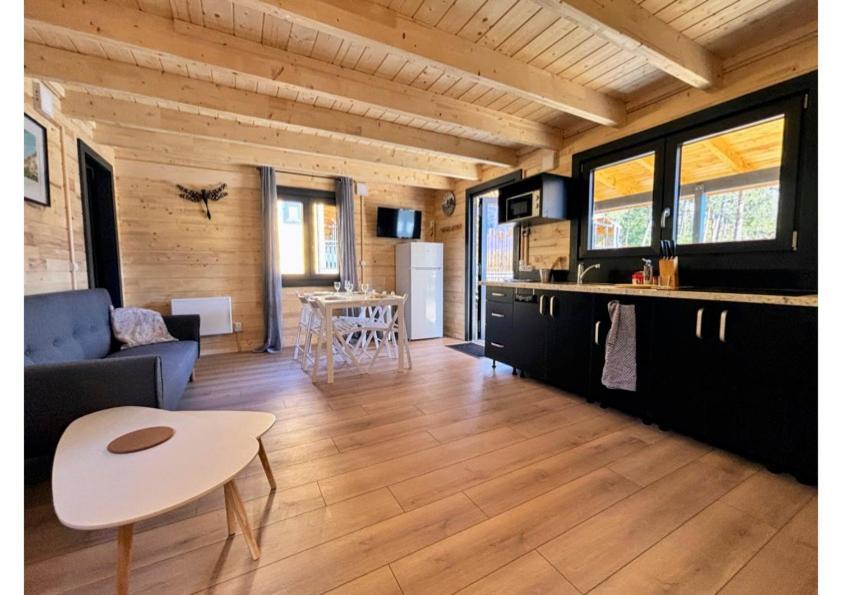 Parc Residentiel De Loisir : Le Loup Blanc Du Riou Hotel Barcelonnette Buitenkant foto