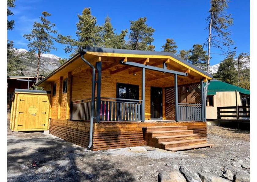 Parc Residentiel De Loisir : Le Loup Blanc Du Riou Hotel Barcelonnette Buitenkant foto