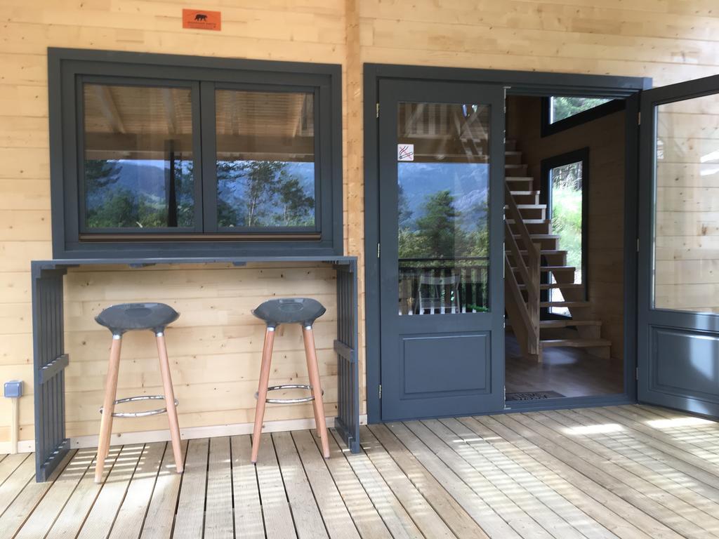 Parc Residentiel De Loisir : Le Loup Blanc Du Riou Hotel Barcelonnette Buitenkant foto